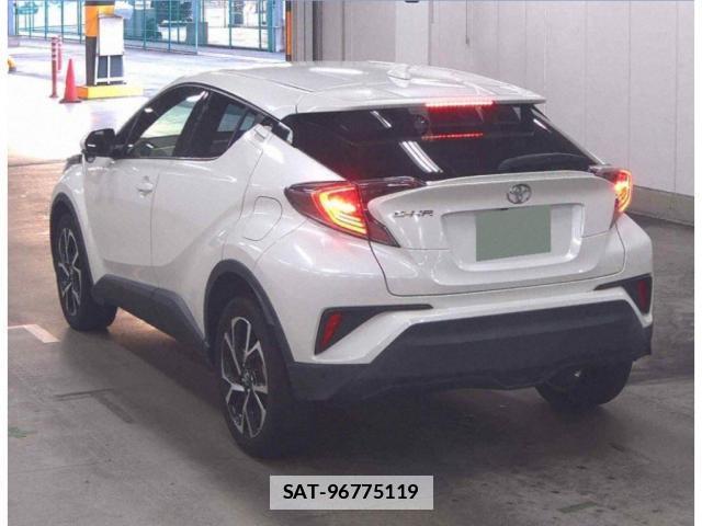 Toyota C-HR 2017-01 7867028-1