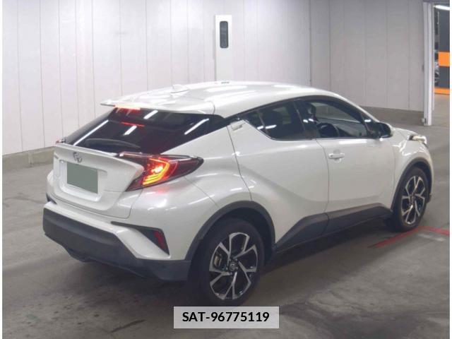 Toyota C-HR 2017-01 7867028-3