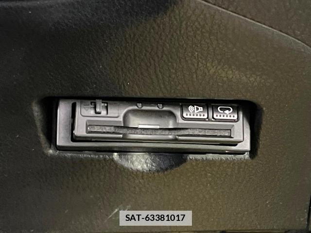 Toyota C-HR 2017-05 7869060-6