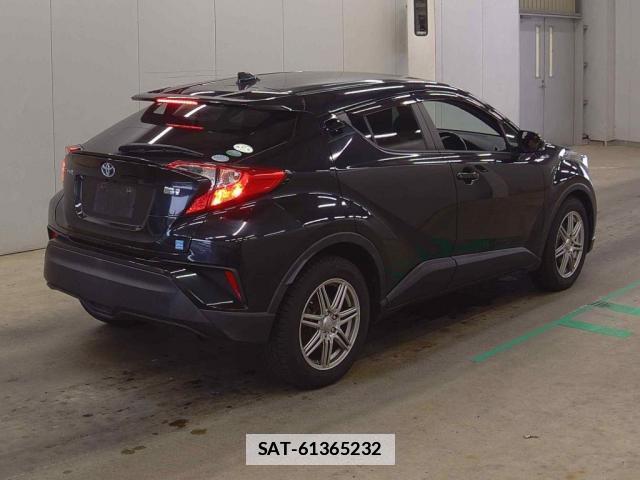 Toyota C-HR 2017-05 7870261-1