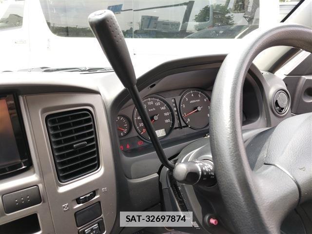 Nissan CARAVAN BUS 2011-11 7867810-12