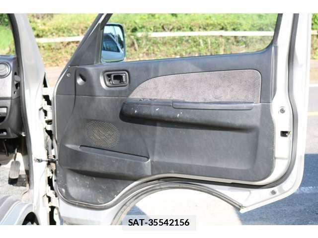 Nissan Caravan 2011-11 7866885-12