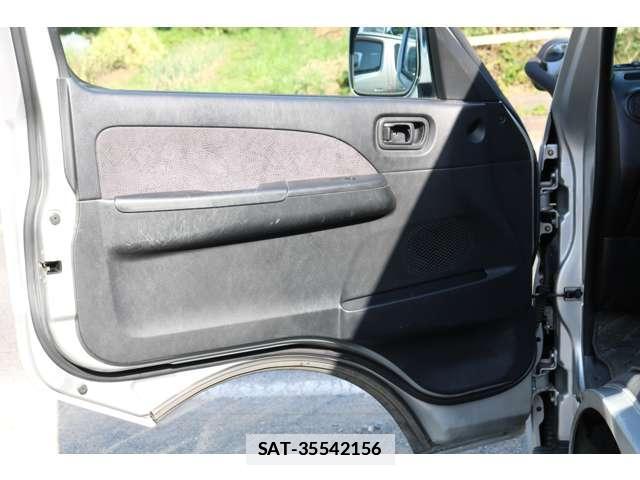 Nissan Caravan 2011-11 7866885-13