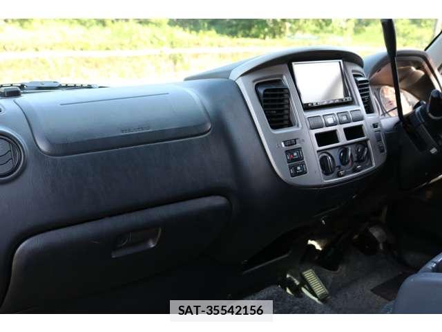 Nissan Caravan 2011-11 7866885-16