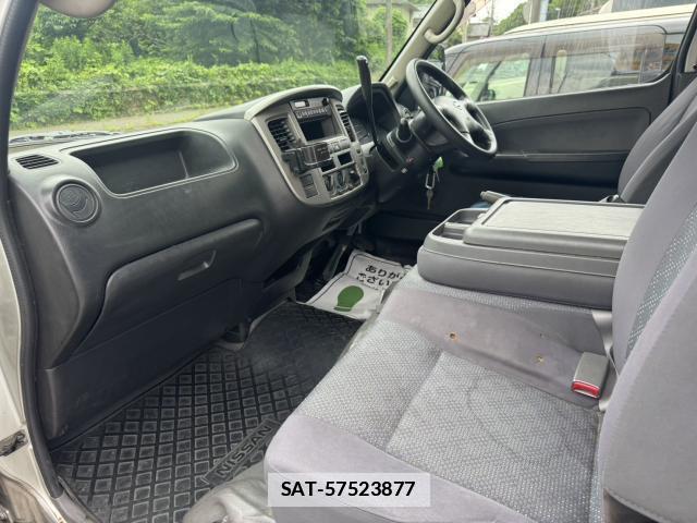 Nissan Caravan 2009-01 7866887-5