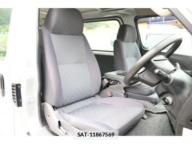 Nissan Caravan 2010-08 7866889-12