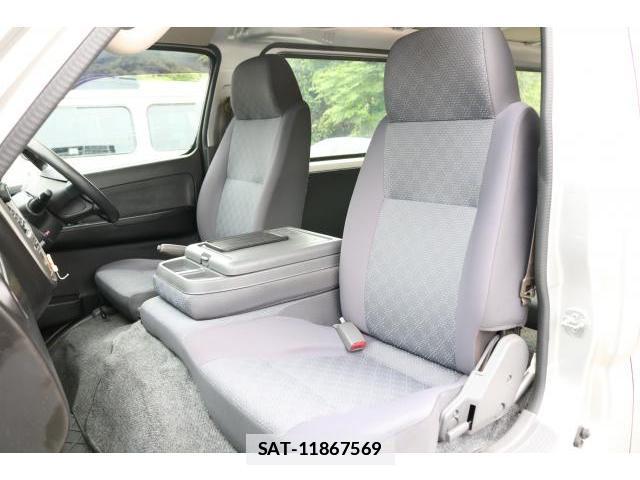 Nissan Caravan 2010-08 7866889-13