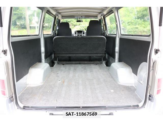 Nissan Caravan 2010-08 7866889-17