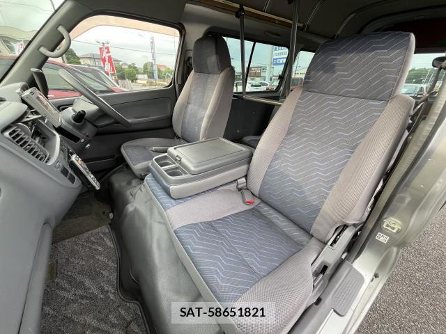 Nissan Caravan 2004-03 7872854-11