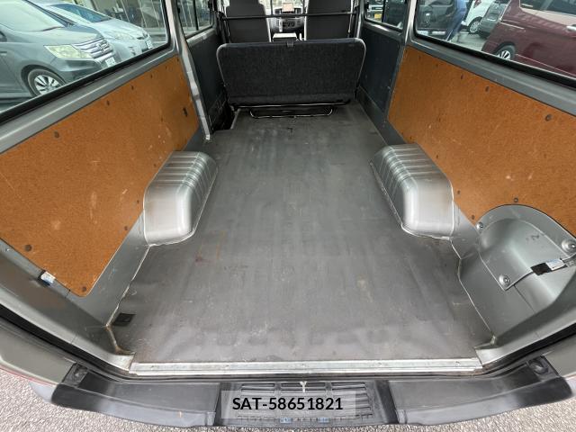 Nissan Caravan 2004-03 7872854-19