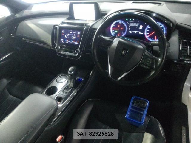 Toyota CROWN HYBRID 2018-06 7867312-2