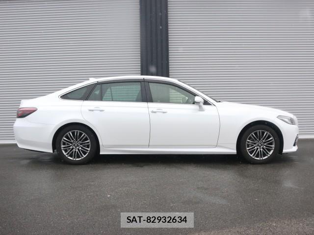 Toyota CROWN HYBRID 2021-11 7867525-3