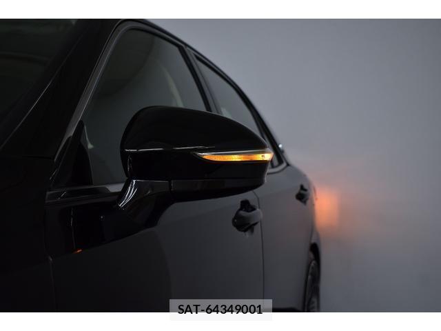 Toyota CROWN HYBRID 2017-03 7869935-19