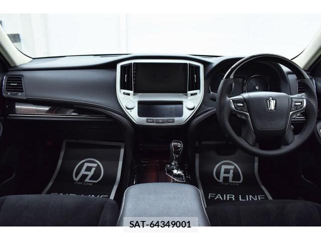 Toyota CROWN HYBRID 2017-03 7869935-2