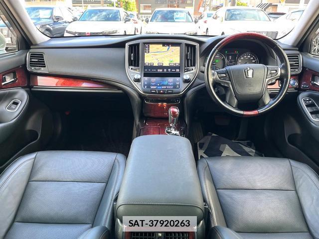 Toyota CROWN MAJESTA 2016-09 7868347-1