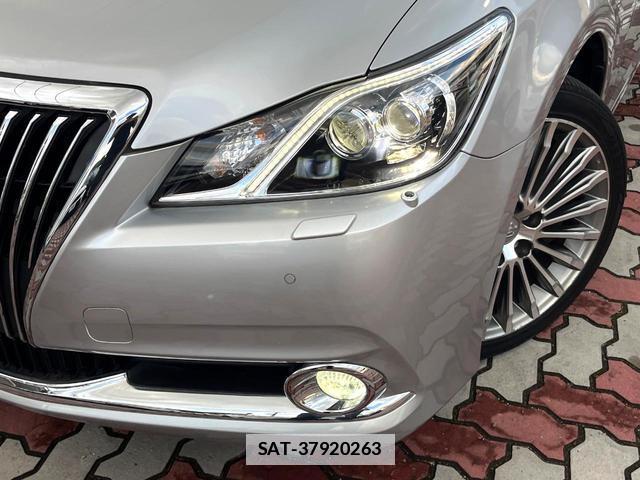 Toyota CROWN MAJESTA 2016-09 7868347-11