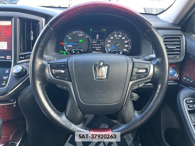 Toyota CROWN MAJESTA 2016-09 7868347-12