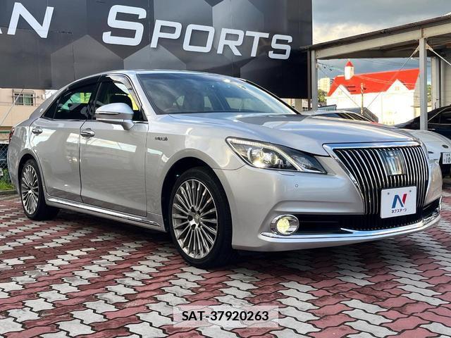 Toyota CROWN MAJESTA 2016-09 7868347-15
