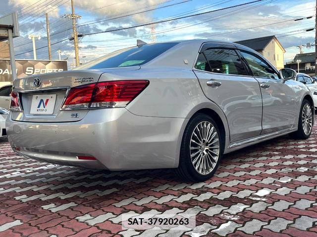 Toyota CROWN MAJESTA 2016-09 7868347-16