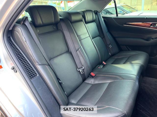 Toyota CROWN MAJESTA 2016-09 7868347-9