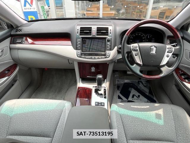 Toyota CROWN 2010-02 7870373-1