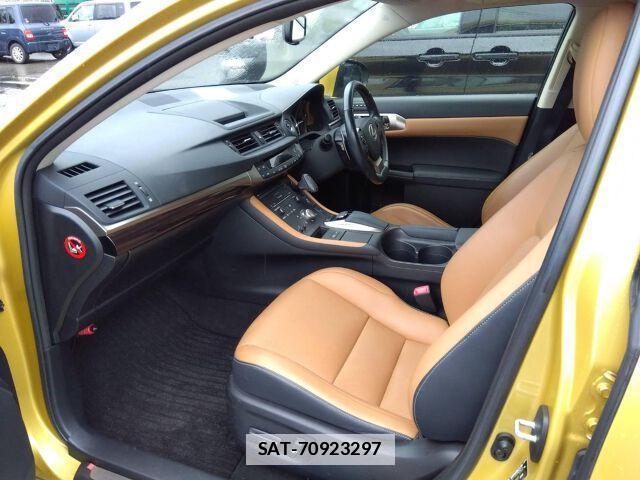 Lexus CT 2015-04 7871886-2