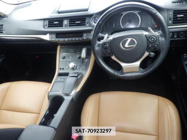 Lexus CT 2015-04 7871886-5