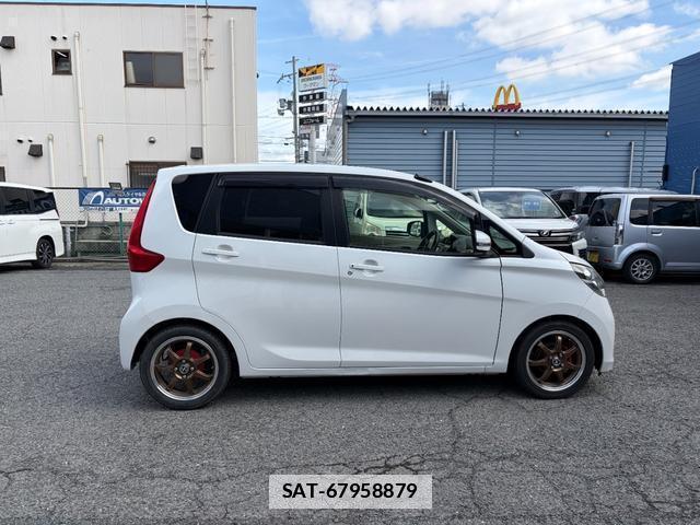 Nissan DAYZ 2013-06 7869472-12