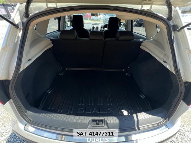Nissan DUALIS 2011-10 7871775-17