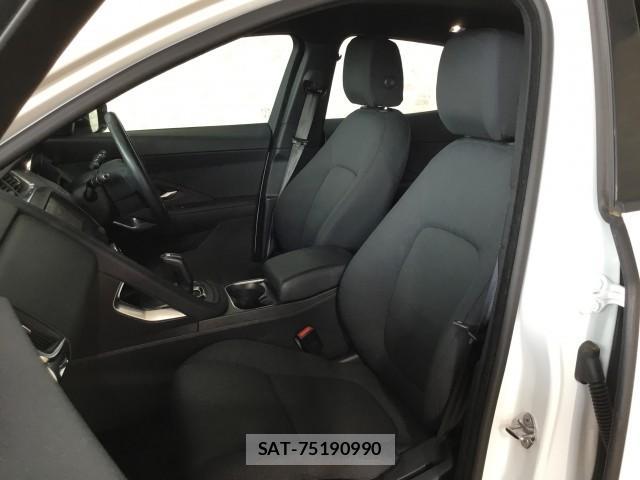 Jaguar E-PACE 2019-04 7872390-11