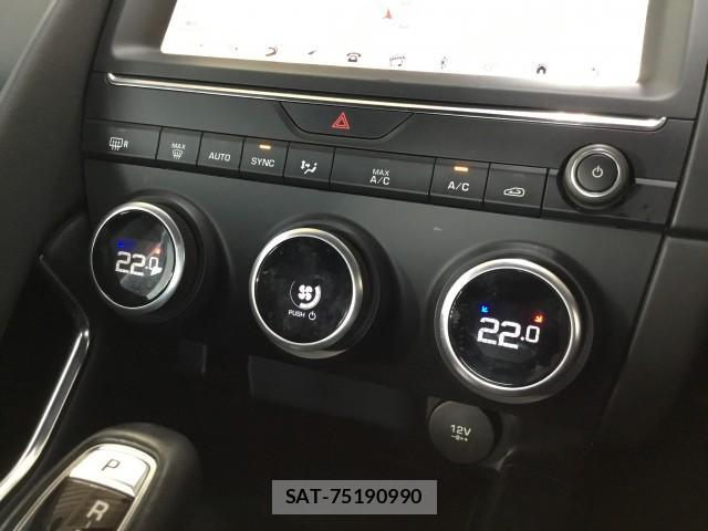 Jaguar E-PACE 2019-04 7872390-14
