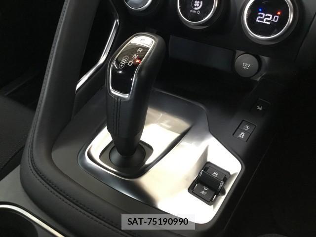 Jaguar E-PACE 2019-04 7872390-15