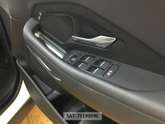 Jaguar E-PACE 2019-04 7872390-18