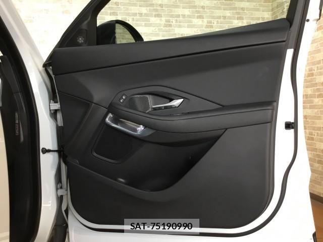 Jaguar E-PACE 2019-04 7872390-19