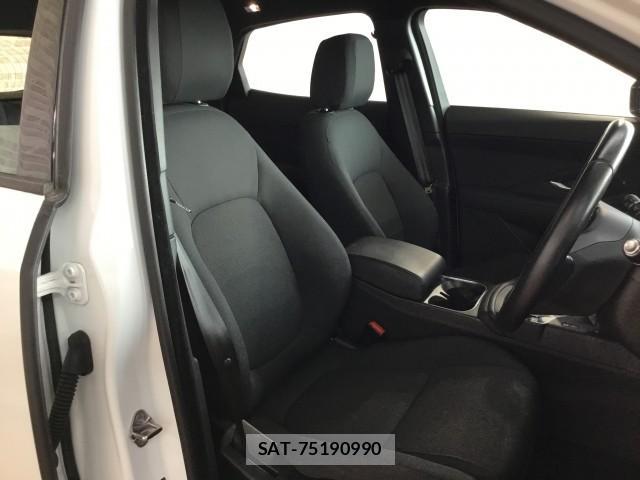 Jaguar E-PACE 2019-04 7872390-9