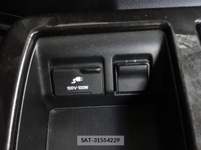 Nissan ELGRAND 2013-07 7870168-19