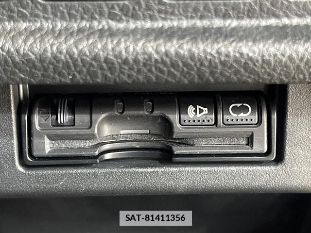 Nissan ELGRAND 2013-07 7870457-5