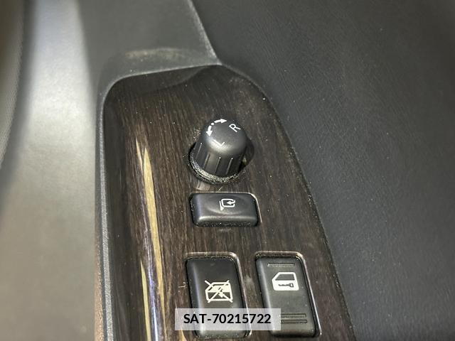 Nissan ELGRAND 2011-05 7871750-10