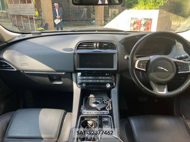 Jaguar F-PACE 2018-03 7868943-10