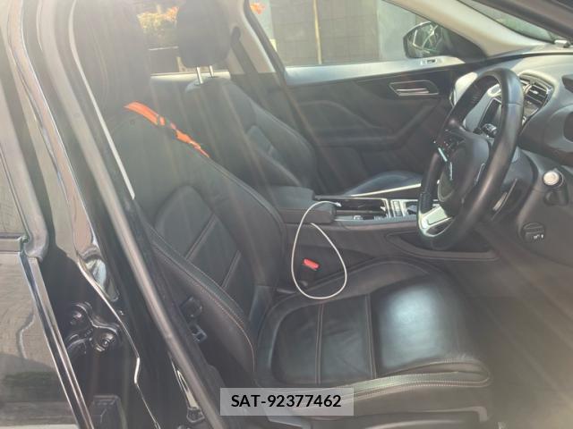 Jaguar F-PACE 2018-03 7868943-11