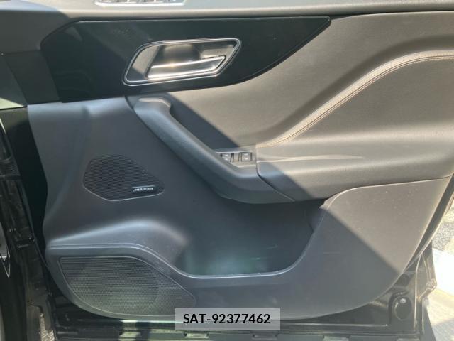 Jaguar F-PACE 2018-03 7868943-14