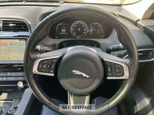 Jaguar F-PACE 2018-03 7868943-17