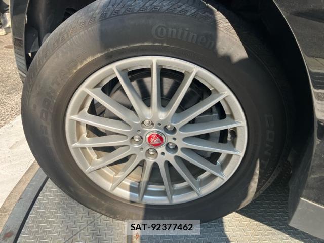 Jaguar F-PACE 2018-03 7868943-5