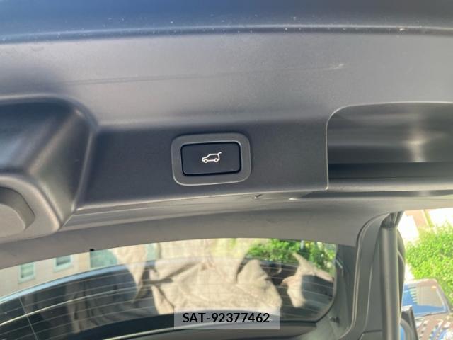 Jaguar F-PACE 2018-03 7868943-9