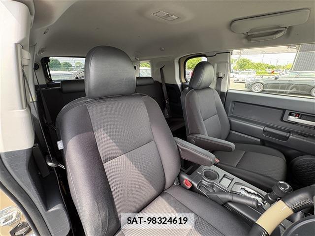 Toyota FJ CRUISER 2013-01 7870485-12