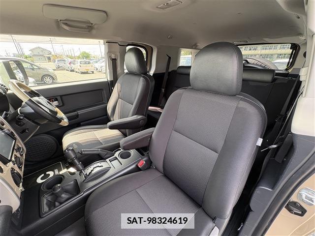 Toyota FJ CRUISER 2013-01 7870485-17