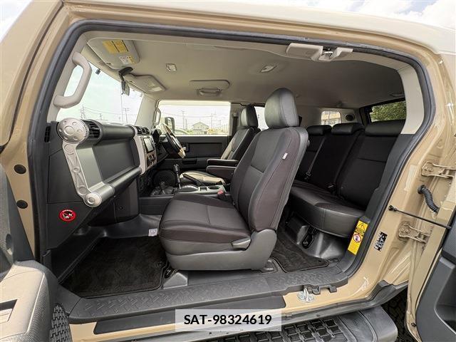Toyota FJ CRUISER 2013-01 7870485-18