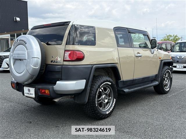 Toyota FJ CRUISER 2013-01 7870485-2
