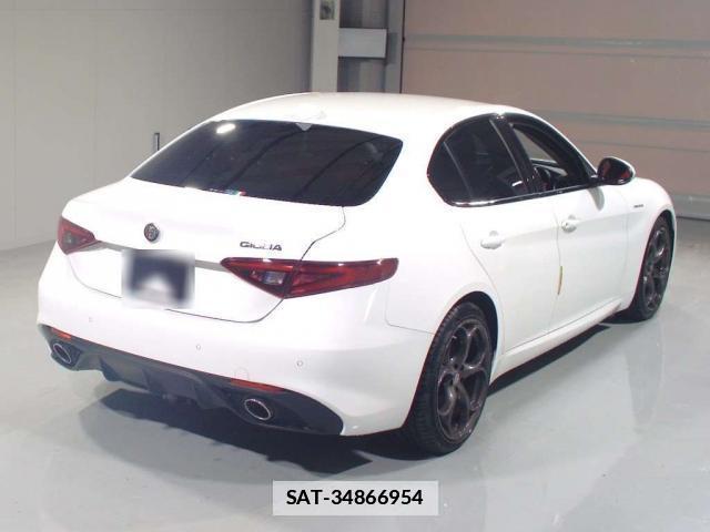 ALFA ROMEO Giulia 2021-06 7871996-1