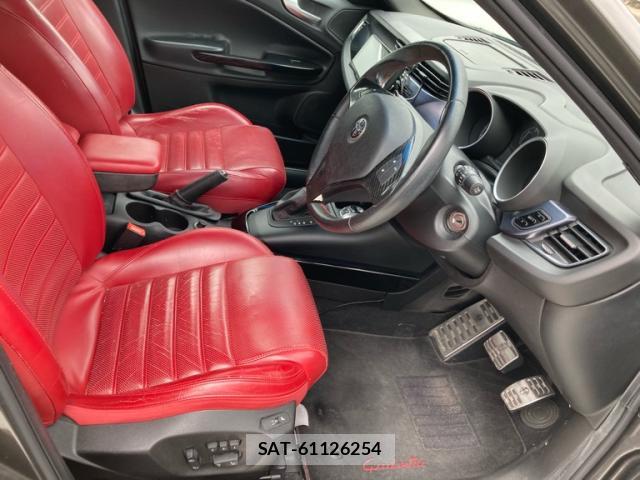 ALFA ROMEO GIULIETTA 2013-03 7870855-11